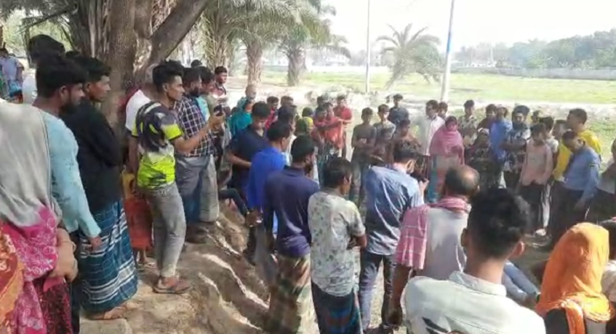 একই রশিতে দুই বন্ধুর ঝুলন্ত মরদেহ