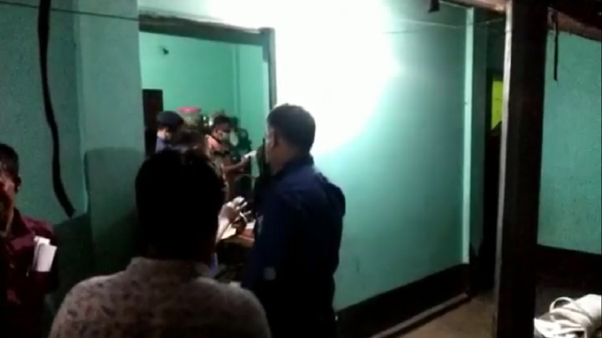 গাজীপুরে তালাবদ্ধ ঘর থেকে পোশাক শ্রমিকের গলাকাটা লাশ উদ্ধার