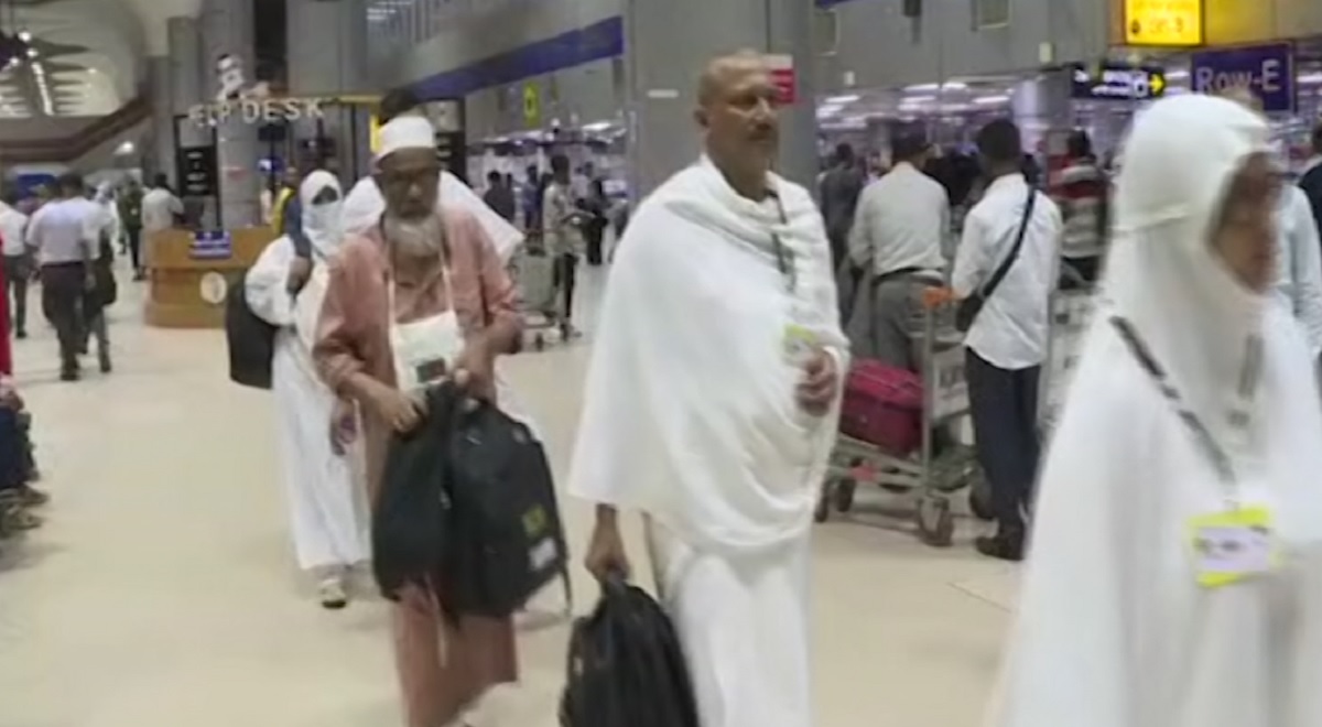 জেদ্দায় পৌঁছেছে বিমানের প্রথম হজ ফ্লাইট