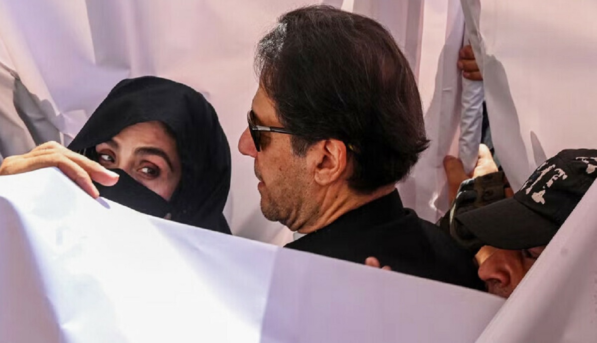 ৮ মামলায় জামিন পেয়েছেন ইমরান খান