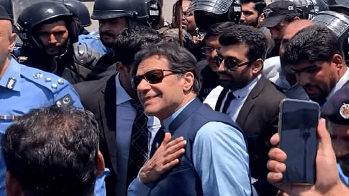 গ্রেফতারের সময় আমার মাথায় আঘাত করা হয়: ইমরান খান