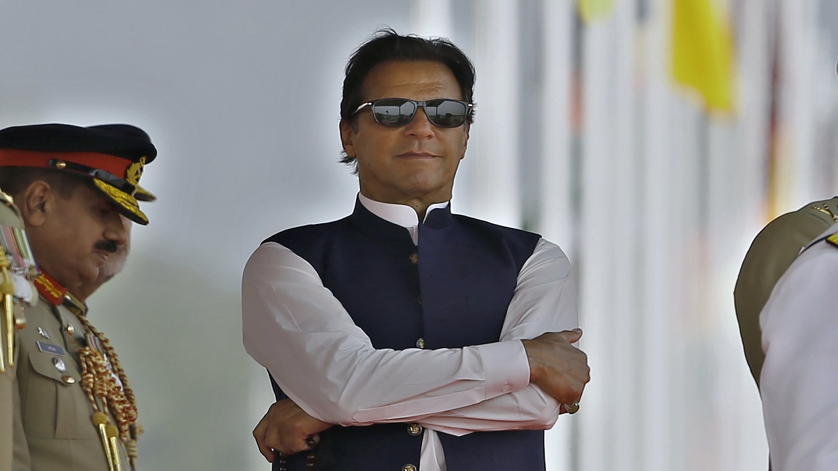 ইমরান খানের দাপটে পাক রাজনীতিতে সেনাবাহিনীর আধিপত্য এবার প্রশ্নবিদ্ধ!