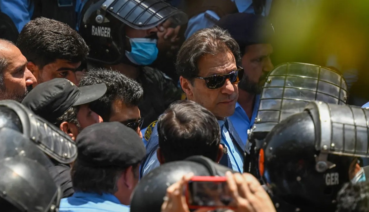 জামিন পেয়ে পুনরায় গ্রেফতার হওয়ার শঙ্কায় ইমরান খান