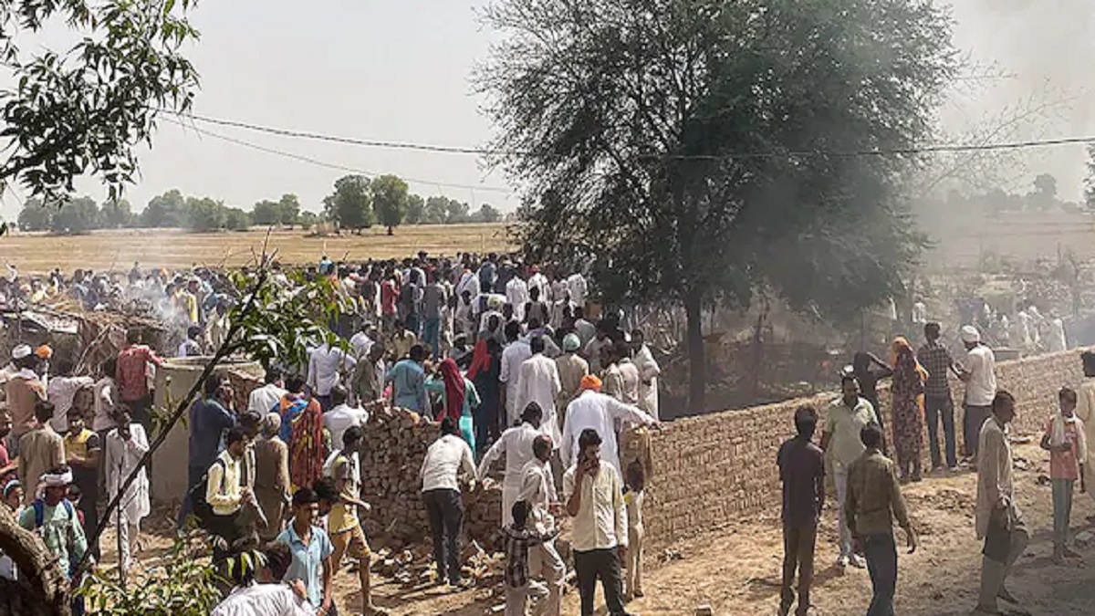 আবাসিক ভবনে আছড়ে পড়লো ভারতের যুদ্ধবিমান, ৩ বেসামরিকের মৃত্যু