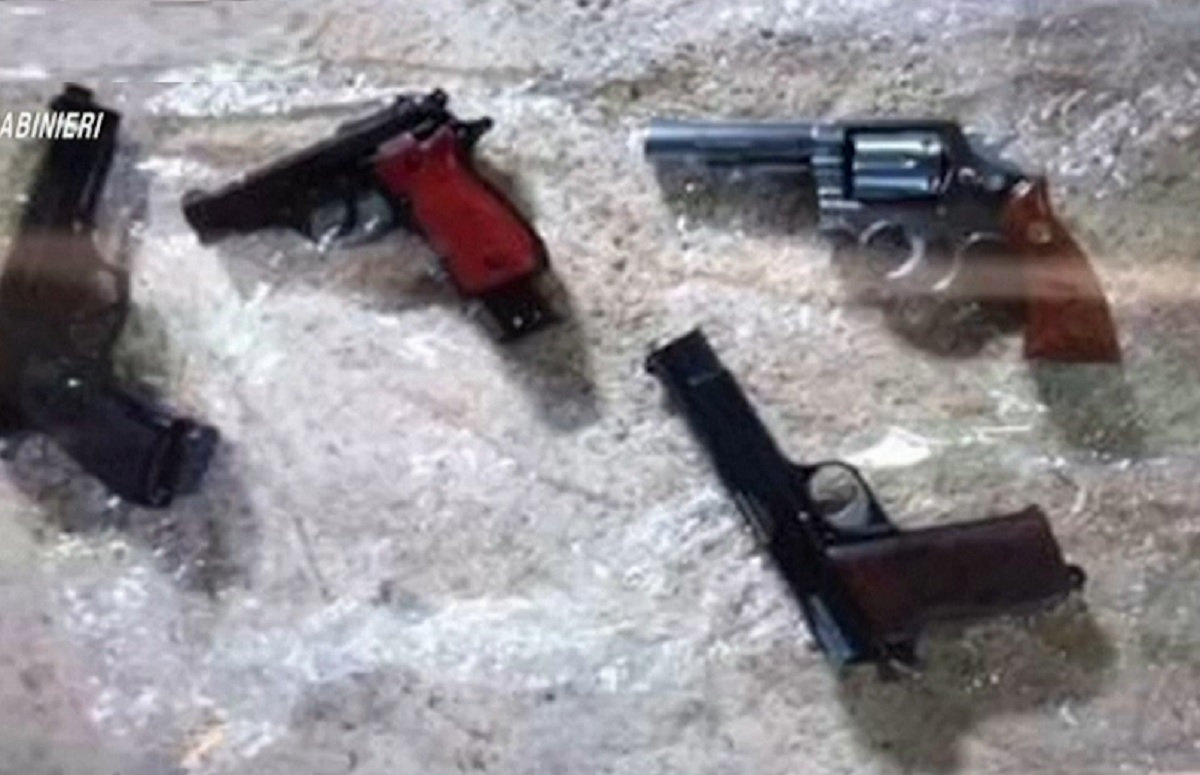 জার্মানি-ইতালি পুলিশের যৌথ অভিযানে ‘দ্রানঘেটা’ মাফিয়া গ্রুপের শতাধিক সদস্য আটক