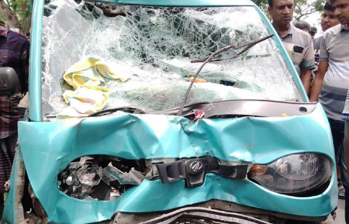 ঝিনাইদহে পিকআপ-ভ্যানের সংঘর্ষে নিহত ৩