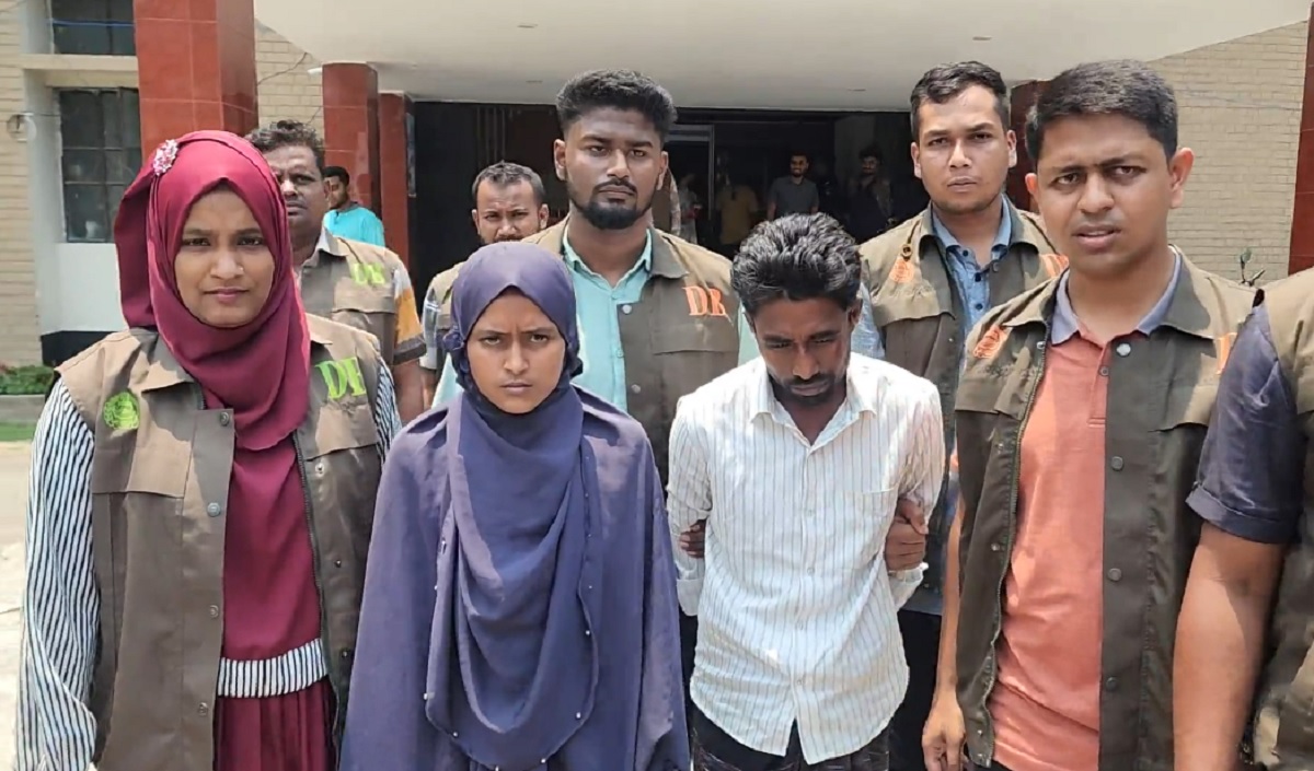 রাতে বাড়িতে বাড়িতে গিয়ে গোপনে শতাধিক নারীর ছবি ও ভিডিও ধারণ, গ্রেফতার ২