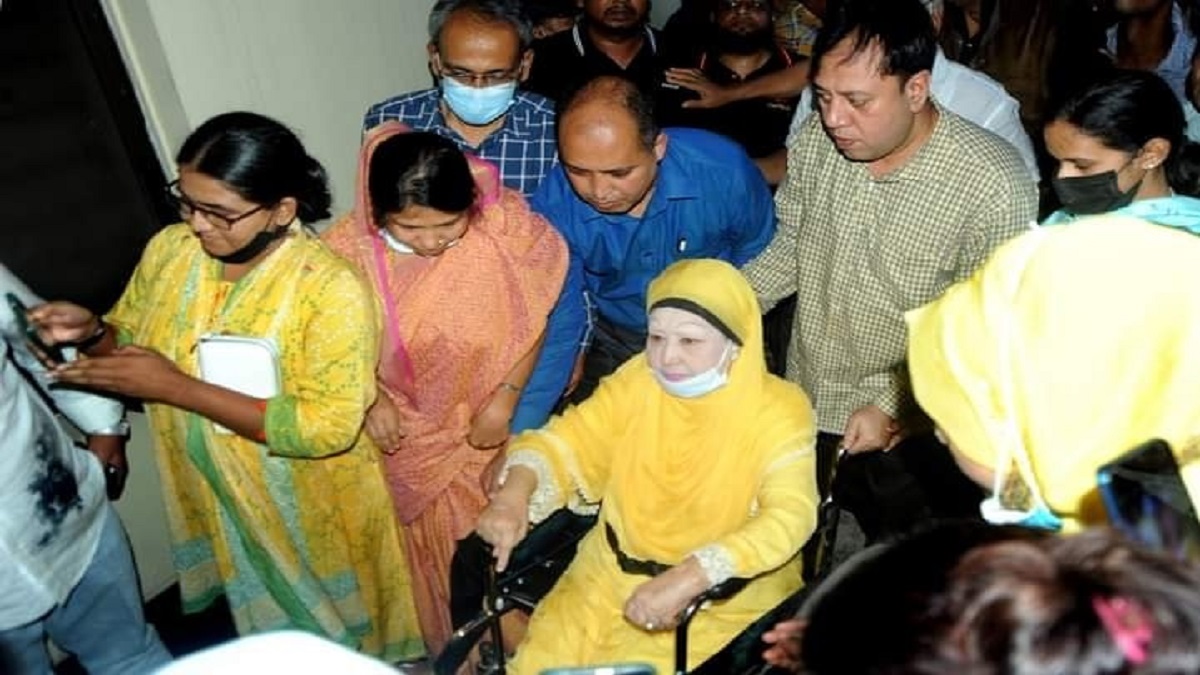 বাসায় রেখেই চিকিৎসা চলবে খালেদা জিয়ার: ড. জাহিদ হোসেন