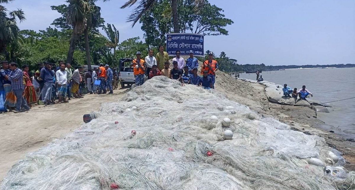 লক্ষ্মীপুরে কারেন্ট জাল জব্দ, ৬ জেলের জরিমানা