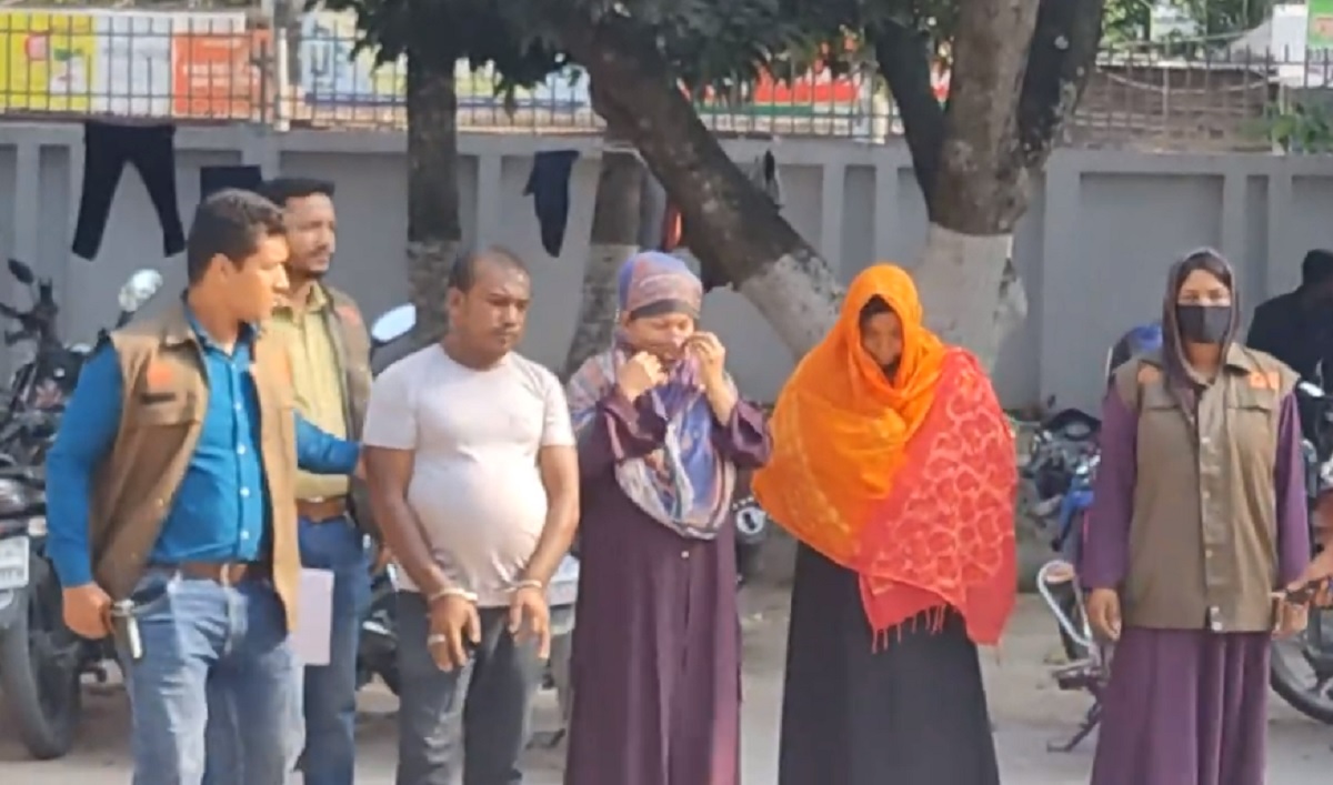 মাগুরায় নারী দিয়ে ফাঁদ পেতে অশ্লীল ভিডিও ধারণ ও মুক্তিপণের অভিযোগে গ্রেফতার ৩