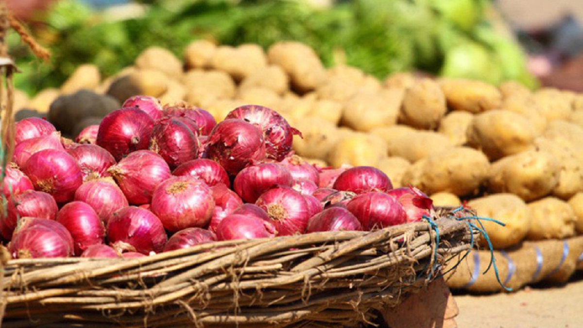 ঈদের পরই নতুন উত্তাপ আলু-পেঁয়াজের বাজারে