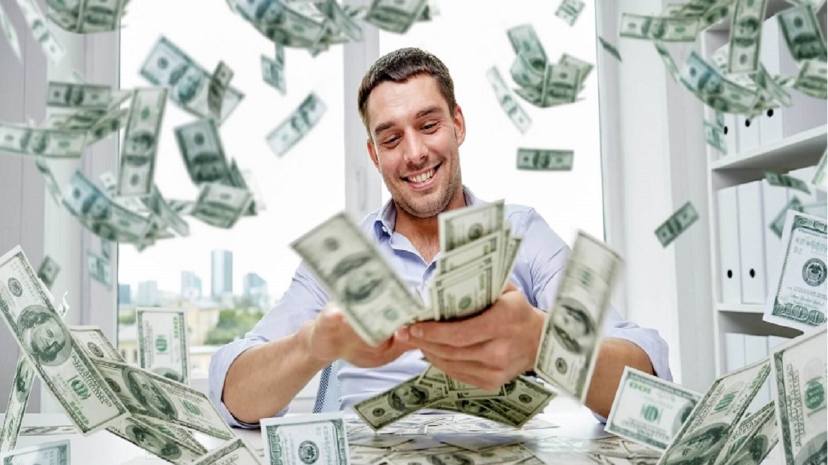 নিজেকে কোটিপতি ভাবার দিন আজ