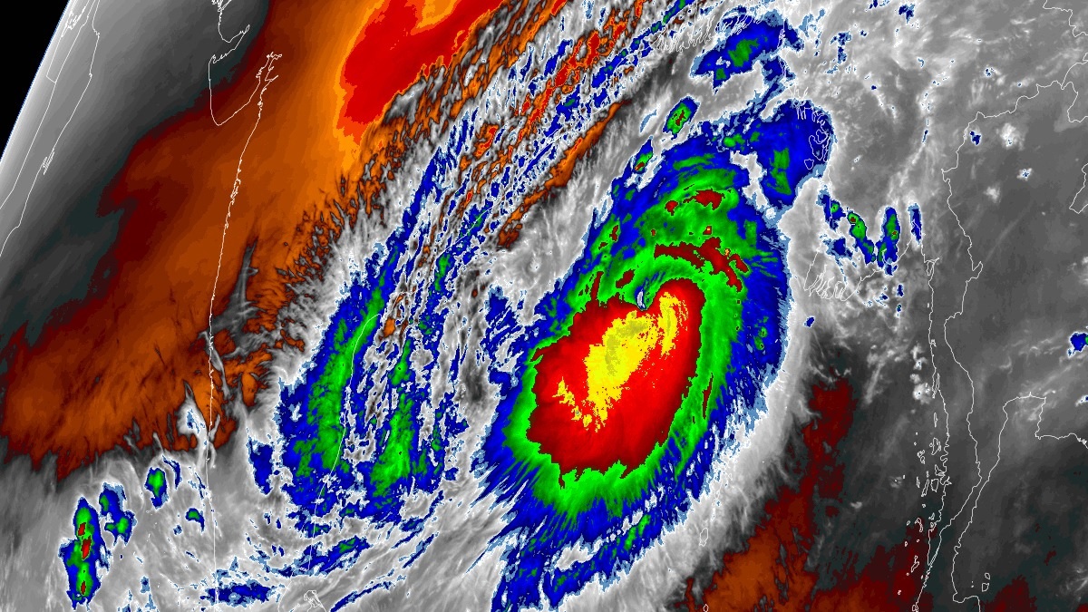 ‘সিডরের মতোই শক্তিশালী অতি প্রবল ঘূর্ণিঝড় মোখা’