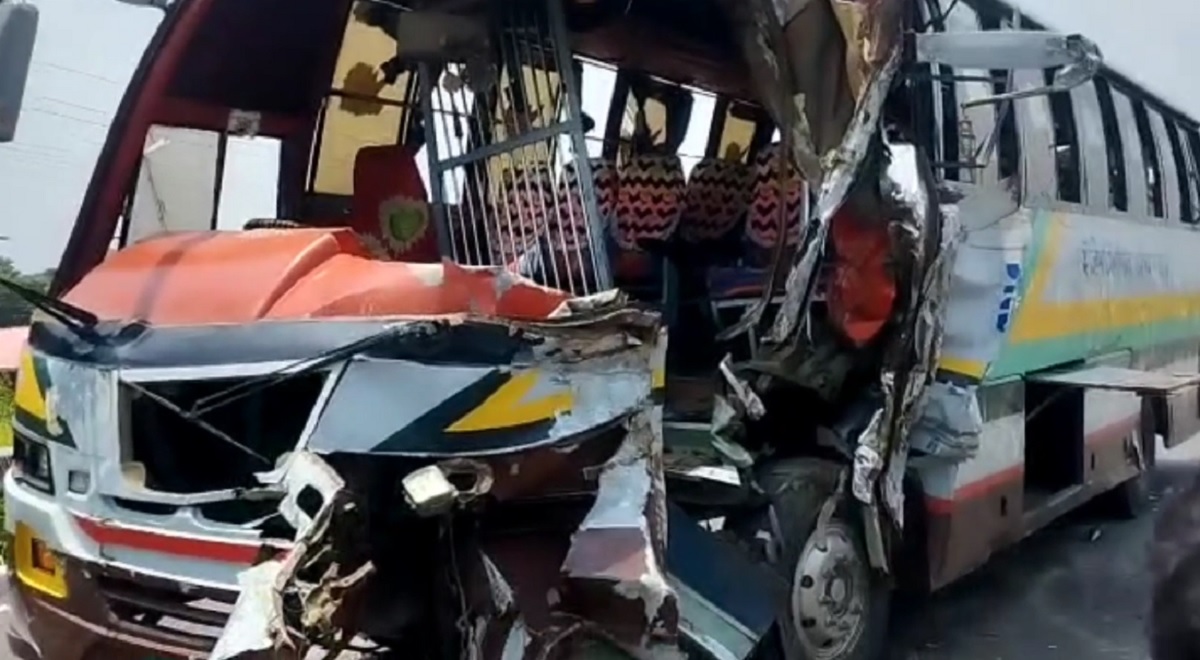 ঢাকা-মাওয়া এক্সপ্রেসওয়েতে বাস-কাভার্ডভ্যানের সংঘর্ষ, আহত ৪