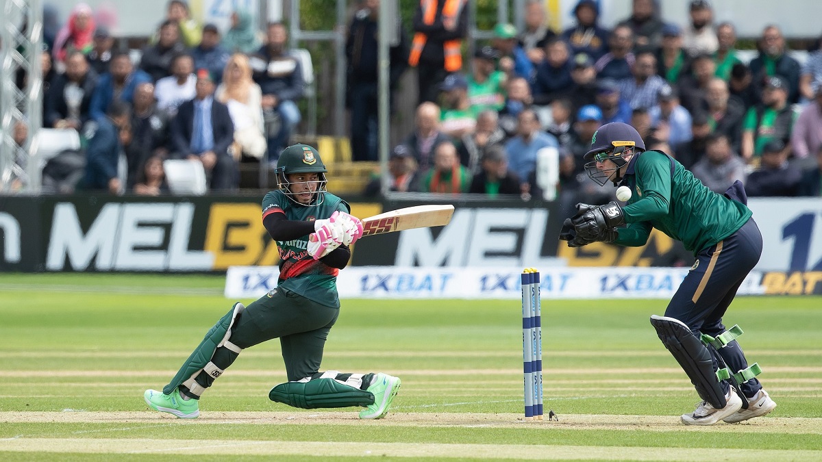 মুশফিকের ফিফটিতে ২৪৬ রানের লড়াকু পুঁজি পেলো টাইগাররা