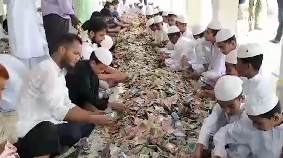 পাগলা মসজিদের দানসিন্দুকে ১৯ বস্তা টাকা, চলছে গণনা