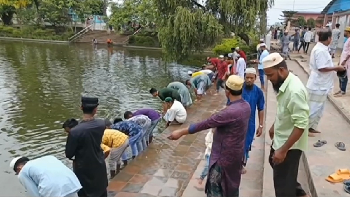 আখাউড়ায় পুকুরের পানি পানেই রোগমুক্তির দাবি! চিকিৎসকরা বলছেন ভিন্ন কথা