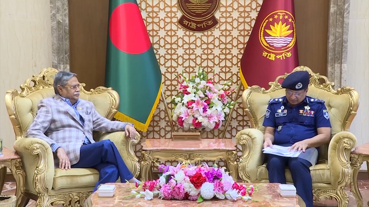 পুলিশ সদস্যদের জনবান্ধব হতে রাষ্ট্রপতির নির্দেশ