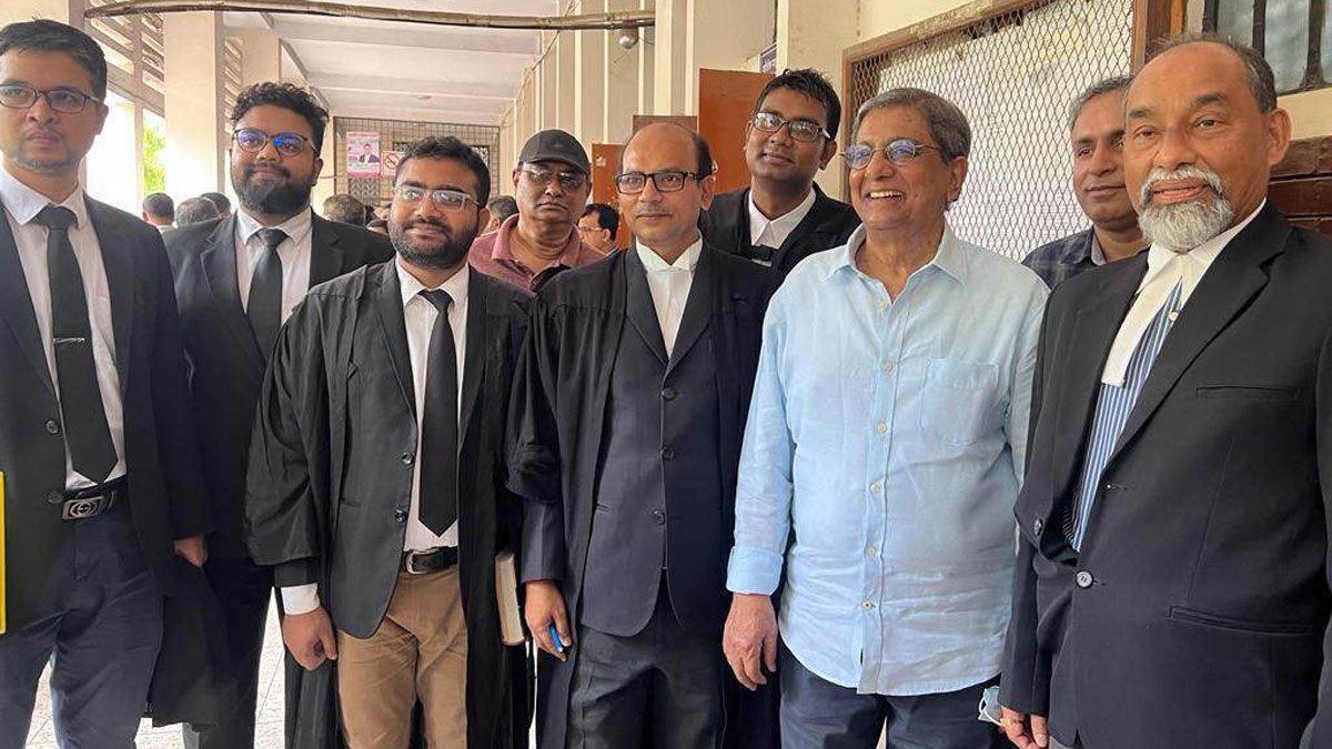 আত্মসমর্পণ করে প্রথম আলো সম্পাদক মতিউর রহমানের জামিন