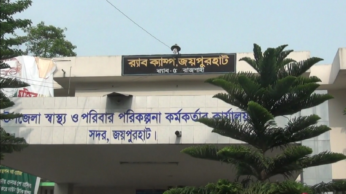 জয়পুরহাটে র্যাবের হাতে আটক ৩ ভুয়া র্যাব