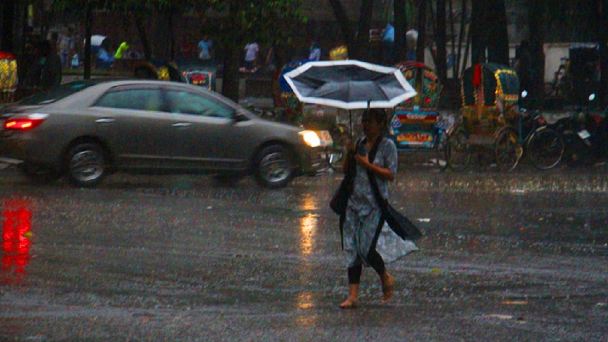 রাজধানীতে ১০২ কি. মি. বেগে কালবৈশাখী