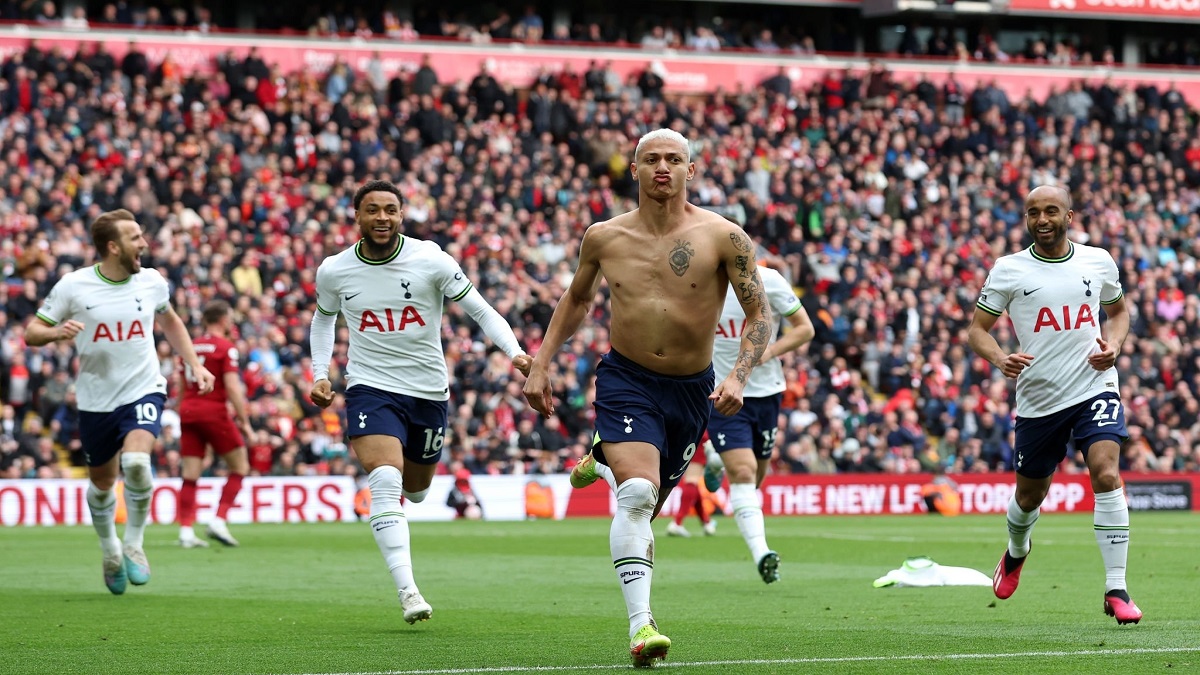 ২২ ম্যাচ পর গোলের দেখা রিচার্লিসনের, জার্সি খুলে উদযাপন