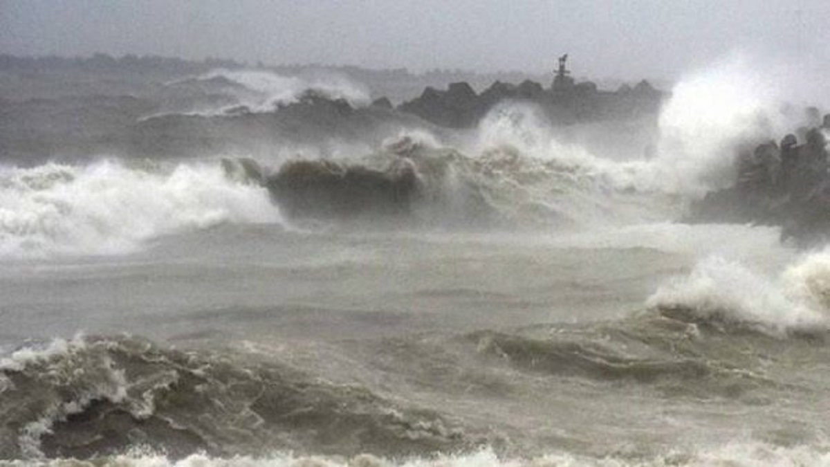 ‘ঘূর্ণিঝড় মোখা: সেন্টমার্টিনে ১০-১৫ ফুট উচ্চতার জলোচ্ছ্বাসের সম্ভাবনা’