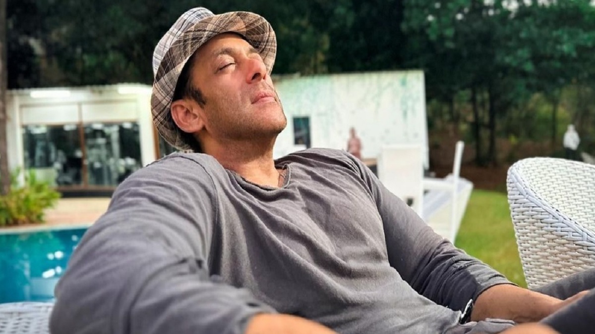 সমুদ্রের তীরে হোটেল ব্যবসায় সালমান