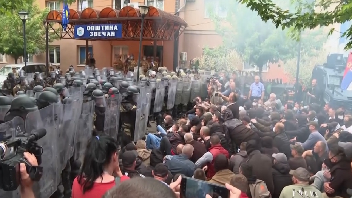 আবারও উত্তাল কসোভো, সার্ব-ন্যাটো বাহিনীর সহিংসতায় আহত অন্তত ২৫