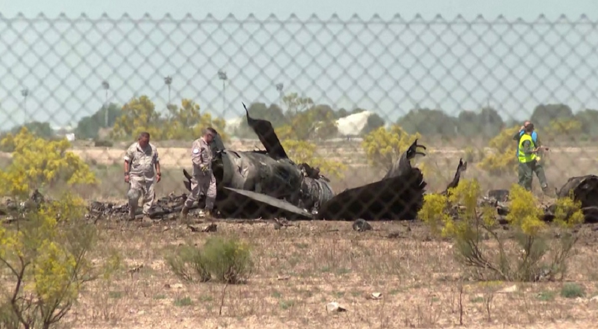 স্পেনে যুদ্ধ বিমান বিধ্বস্ত, প্রাণে বাঁচলেন পাইলট