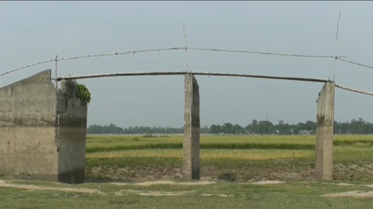 টাঙ্গাইলে উদ্বোধনের আগেই হেলে পড়ে সেতু, ৫ বছরেও হয়নি পুনঃনির্মাণ