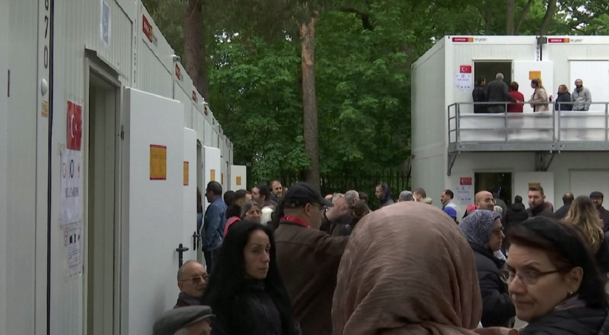 তুরস্কে দ্বিতীয় ধাপের নির্বাচনে ভোট দিচ্ছেন প্রবাসীরা