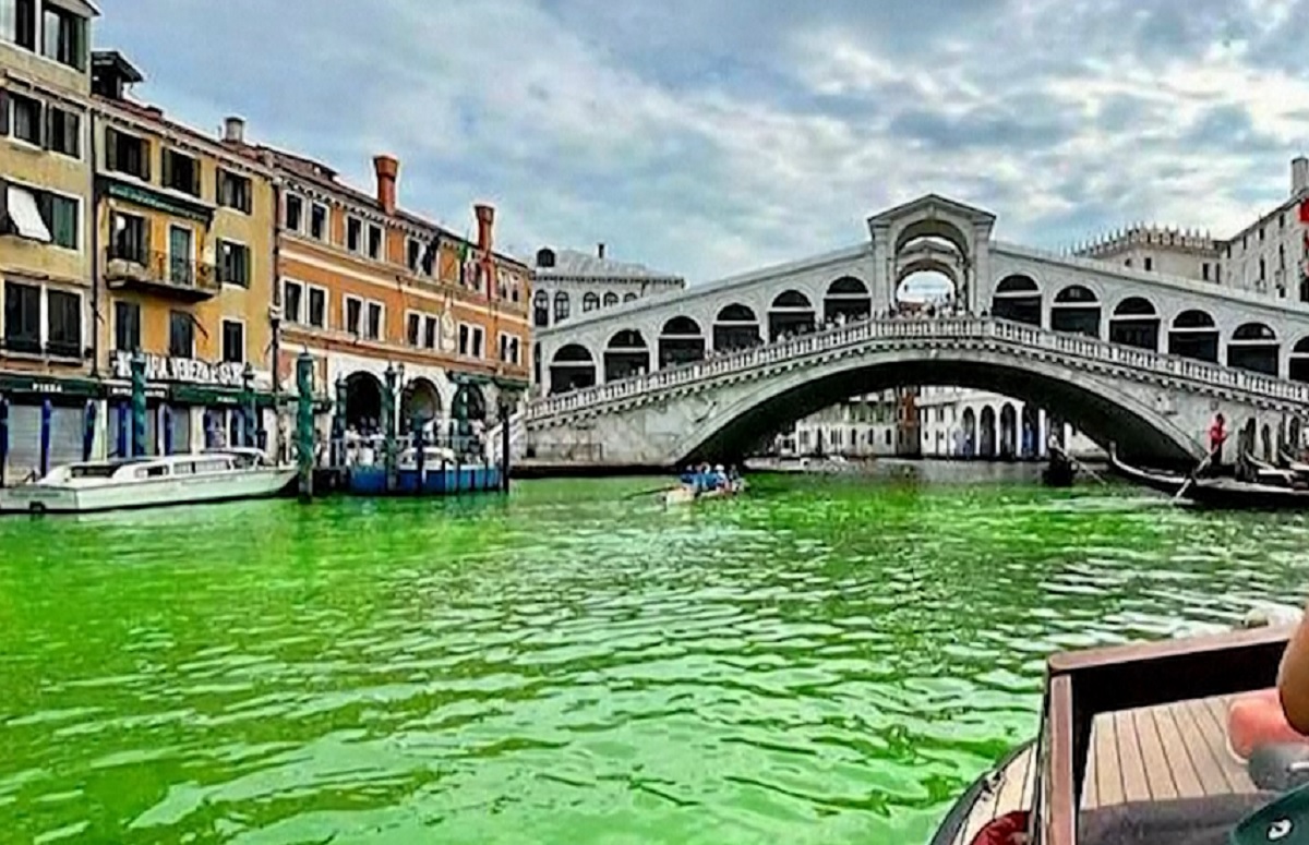 ইতালির বিখ্যাত গ্র্যান্ড ক্যানেলের পানিতে অদ্ভুত পরিবর্তন