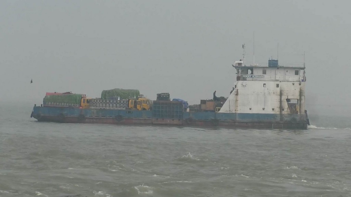 ঘূর্ণিঝড় মোখা: ভোলা-লক্ষ্মীপুর ও ভোলা-বরিশাল রুটের ফেরি চলাচল বন্ধ