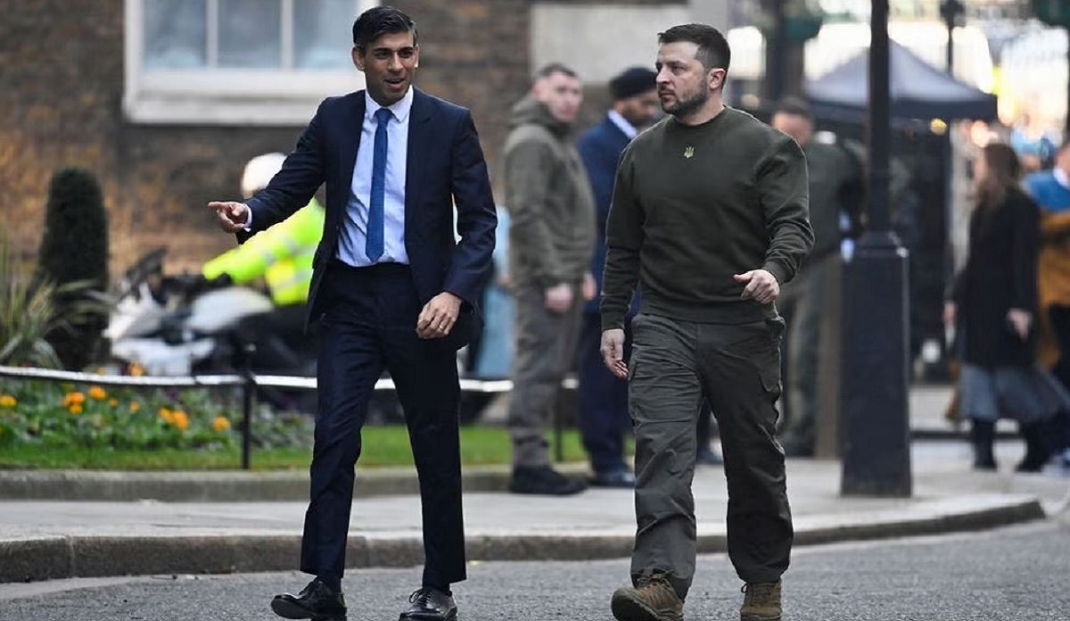 আকস্মিক সফরে জেলেনস্কির প্রাপ্তি সামরিক সহায়তার আশ্বাস