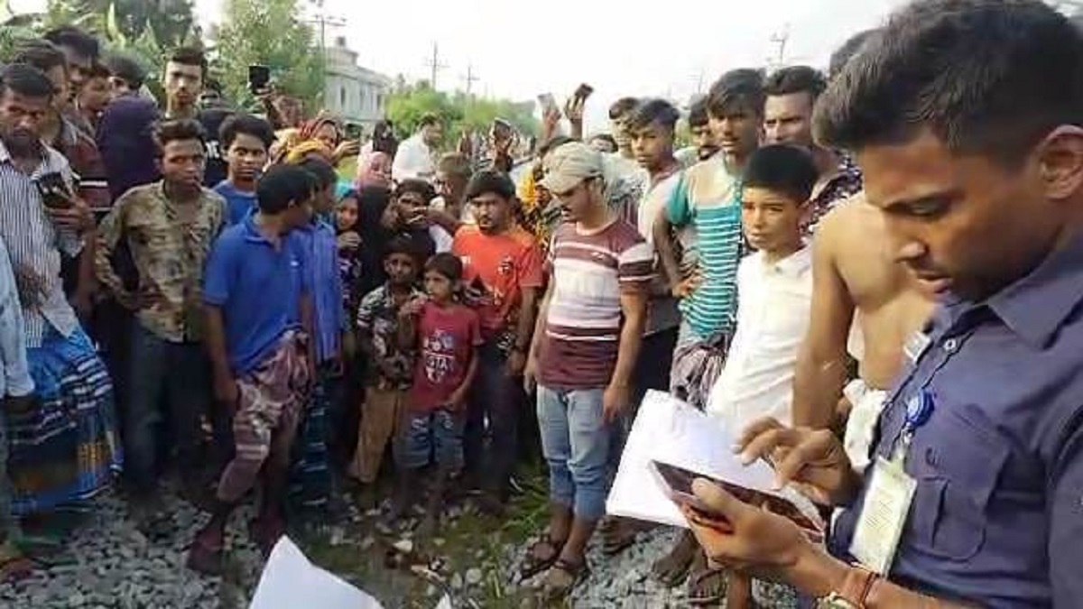 কুমিল্লায় এবার ট্রেন-সিএনজি সংঘর্ষে প্রাণ গেল বাবা-ছেলের