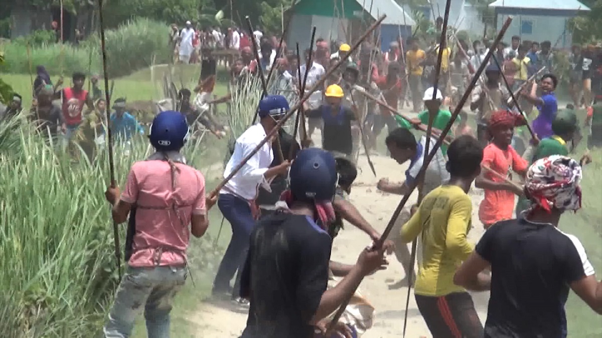 ব্রাহ্মণবাড়িয়ায় দাঙ্গাবাজদের আইনি সেবা দিচ্ছে না পুলিশ (ভিডিও)