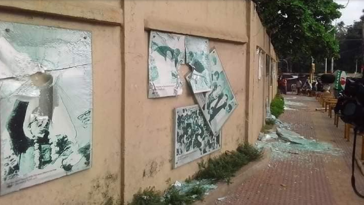 চট্টগ্রামে বঙ্গবন্ধুর ম্যুরাল ভাঙচুরে জড়িত অভিযোগে গ্রেফতার ২৪