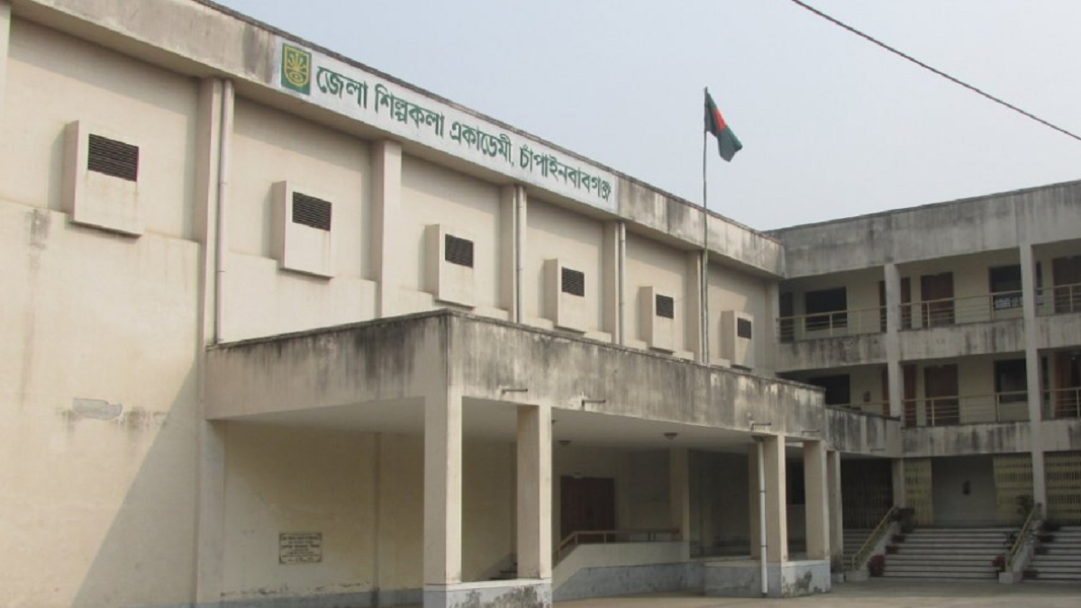 মঞ্চনাটক চলাকালে ১৮ অভিনয়শিল্পী হঠাৎ অসুস্থ, হাসপাতালে ভর্তি