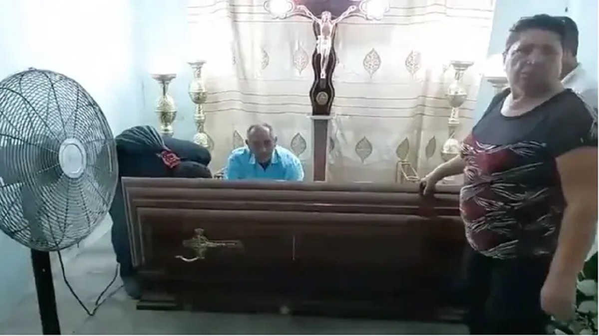 শেষ পর্যন্ত মারাই গেলেন কফিনে নড়ে ওঠা সেই নারী