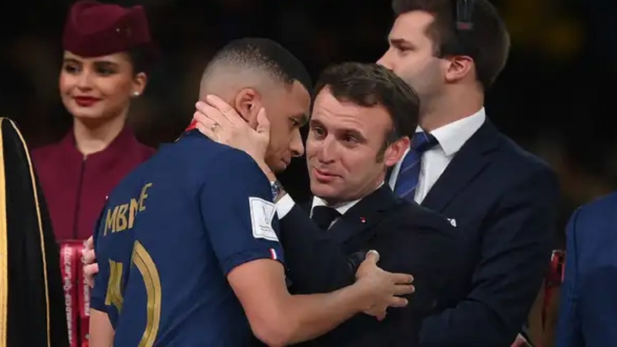 পিএসজিতে থাকতে এমবাপ্পেকে অনুরোধ করবেন ফরাসি প্রেসিডেন্ট