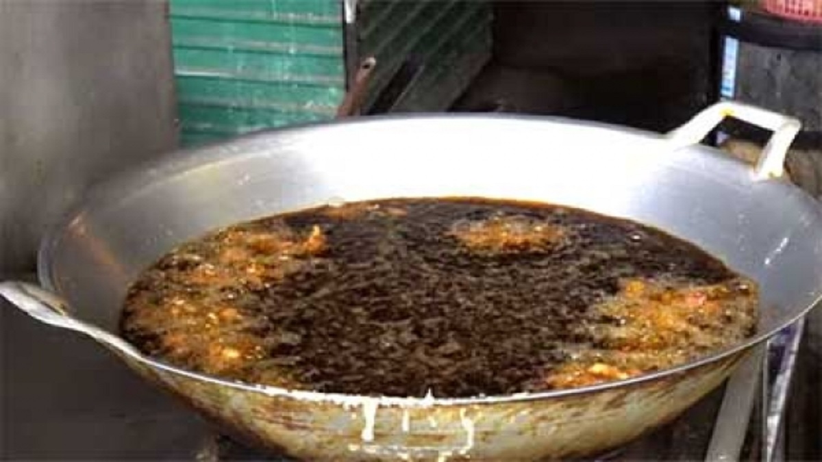 রূপগঞ্জে বাকি না দিতে চাওয়ায় দোকানির ওপর কড়াই ভরা ফুটন্ত তেল নিক্ষেপ