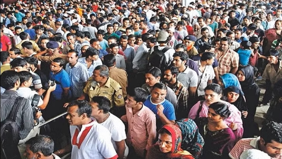 দেশের মানুষের গড় আয়ু অল্প বেড়েছে