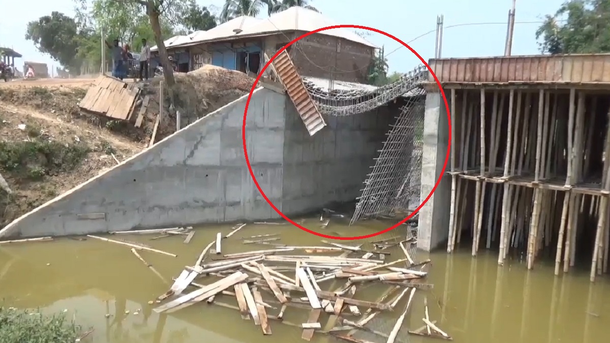 রাজবাড়ীর পাংশায় ধসে পড়লো নির্মাণাধীন সেতু