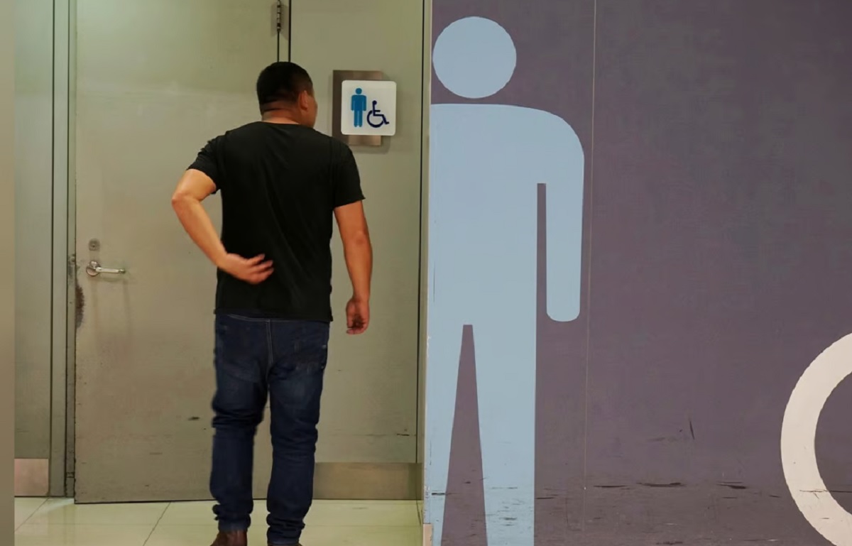 ৮ ঘণ্টার অফিসে ৬ ঘণ্টা টয়লেটে কাটিয়ে চাকরি খোয়ালেন যুবক!