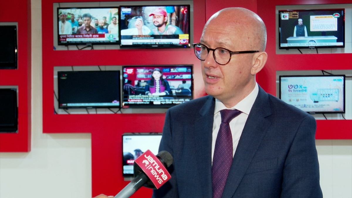 মার্কিন ভিসানীতির পথে হাঁটবে না ইইউ