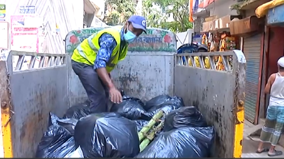 চট্টগ্রামে দেদারসে চলছে ময়লার বাণিজ্য, আধিপত্য নিয়ে হানাহানির শঙ্কা স্থানীয়দের
