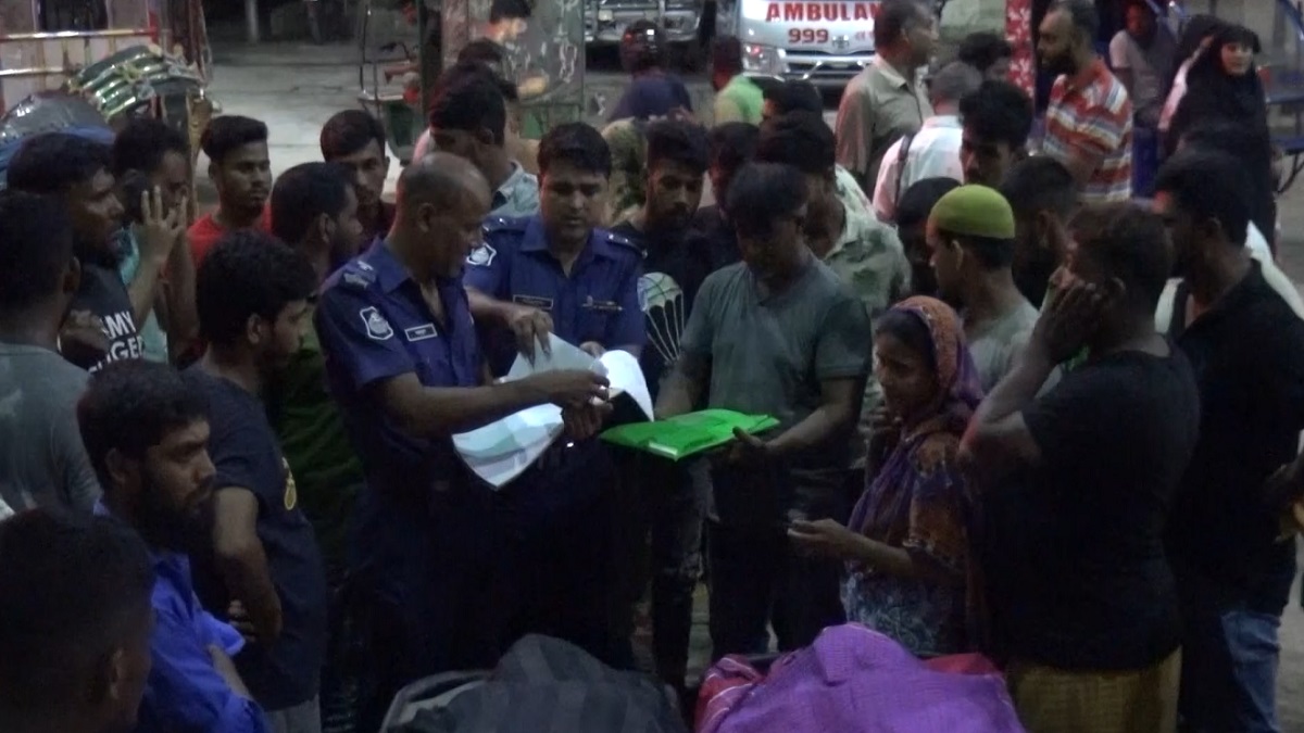 ফতুল্লায় মেয়েকে বাঁচাতে গিয়ে বিদ্যুৎস্পৃষ্ট হয়ে মা-ছেলের মৃত্যু