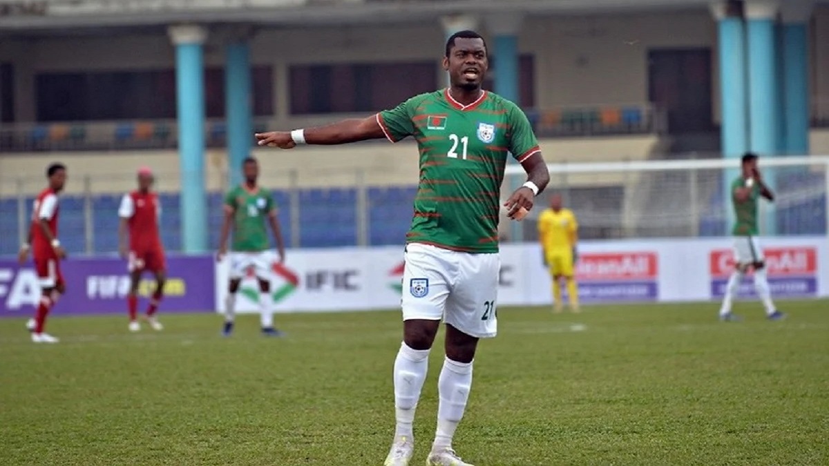 দলে না থেকেও কোচের প্রতি পূর্ণ আস্থা আছে এলিটার