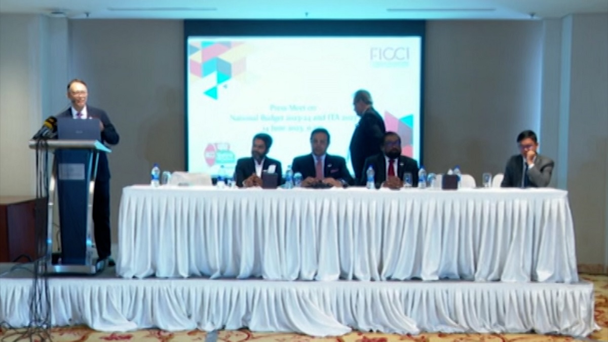 ক্যাশলেস লেনদেন বড় পরিসরে চালু এবং এ সংক্রান্ত রোডম্যাপের তাগিদ ফিকির